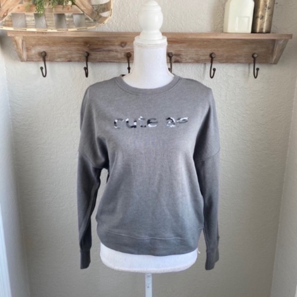 Fabletics Stacey Pullover Sweater Cute AF Size Small Crew Neck Gray NEW.